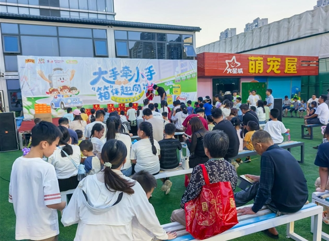 image.png 大手牵小手,“箱”伴趣同游——三公仔走进大星城游乐城(图2)